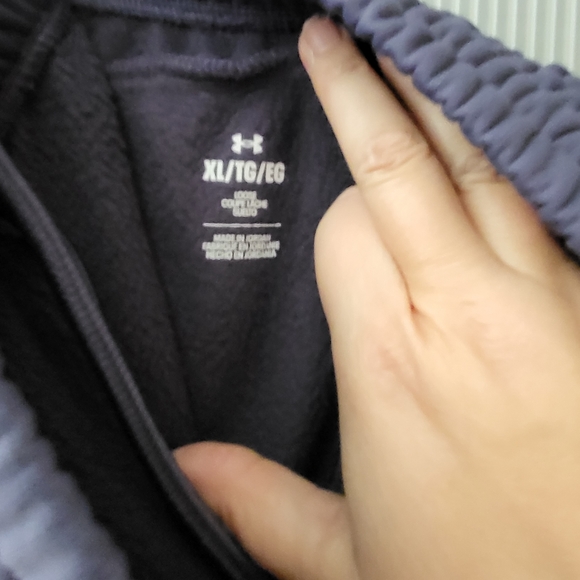 Under Armour Track Pants - youth XL - Picture 3 of 7